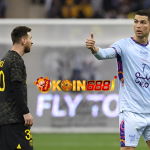 Lionel Messi dan Cristiano Ronaldo berdiri berdampingan saat upacara penghargaan Ballon d'Or